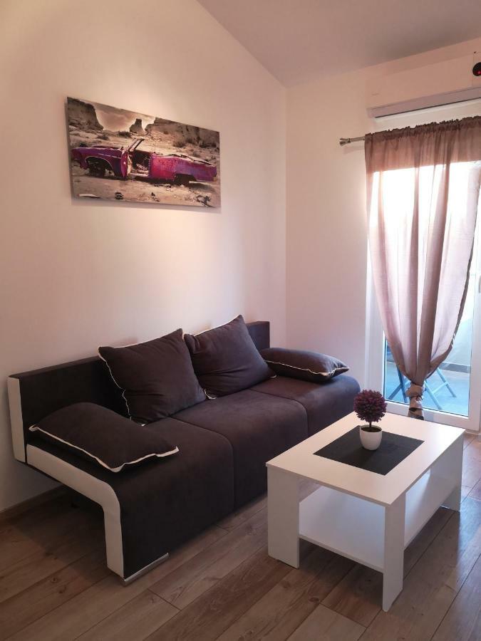 Stinjan: Modern Relaxing Pula